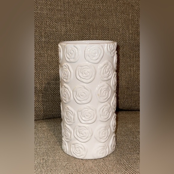 White and Gold Memorial Vase In Memory Of A Life So Beautifully Lived - Picture 2 of 4